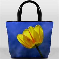 tulip on blue - Bucket Bag