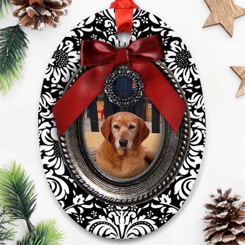 Damask Oval Ornament Front