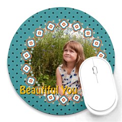 beautiful girl - Round Mousepad